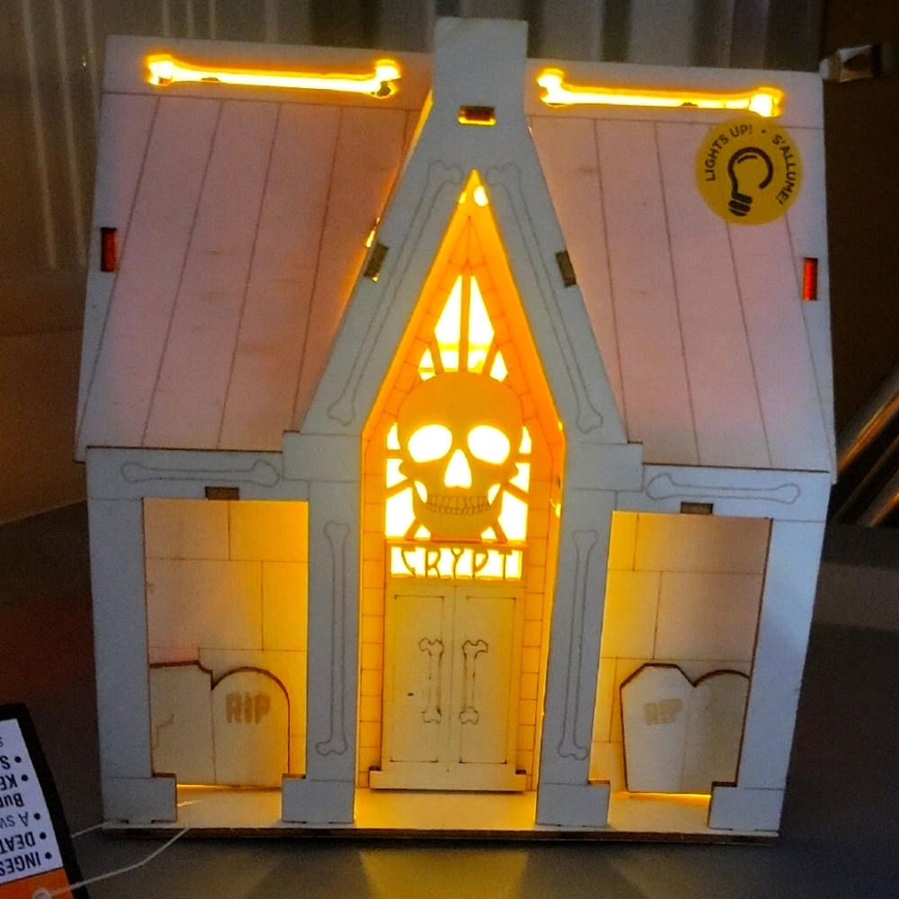 Makers Market Halloween DIY LED Wood Decor. DIY.